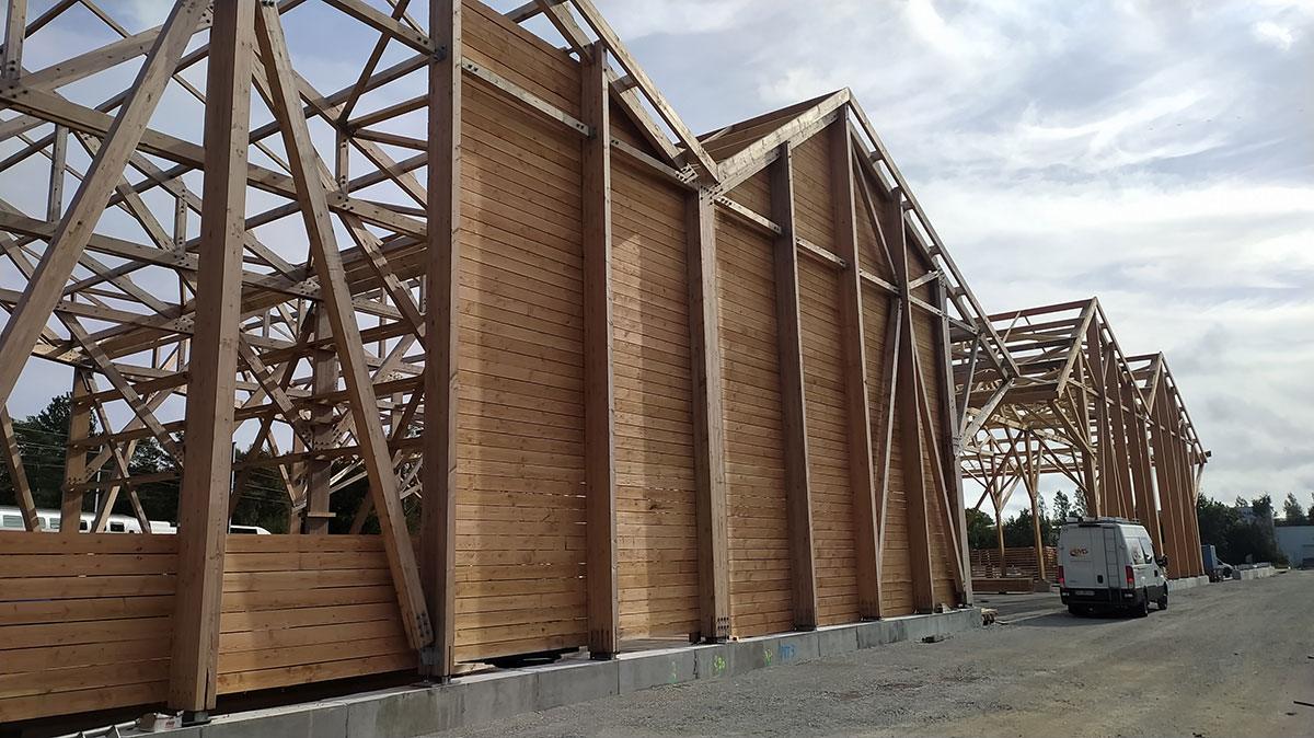 Chantier DLW architectes : construction de la plateforme bois et énergie à Quéven